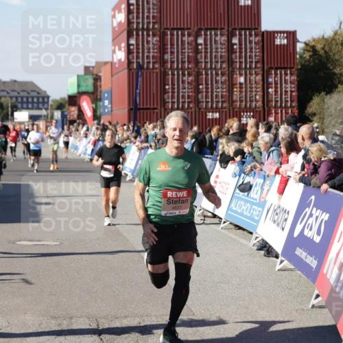03.10.2025 - Köhlbrandbrückenlauf Jannik Wohlers http://msf.ph/oto/9054494 03.10.2025 13:09:54 Ziel 4260, 4625, 4718, 4837, 5520, 5763, 5941, 6308, 6659, 6750 meine-sportfotos.de