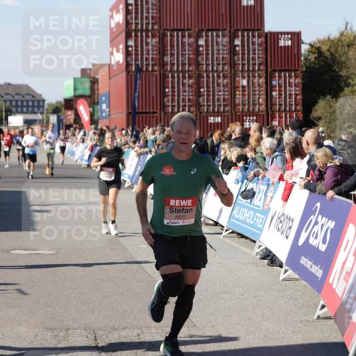 03.10.2025 - Köhlbrandbrückenlauf Jannik Wohlers http://msf.ph/oto/9054496 03.10.2025 13:09:54 Ziel 4260, 4625, 4718, 4837, 5520, 5763, 5941, 6308, 6659, 6750 meine-sportfotos.de