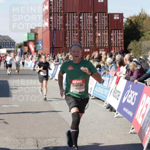 03.10.2025 - Köhlbrandbrückenlauf Jannik Wohlers http://msf.ph/oto/9054504 03.10.2025 13:09:54 Ziel 4260, 4625, 4718, 4837, 5520, 5763, 5941, 6308, 6659, 6750 meine-sportfotos.de