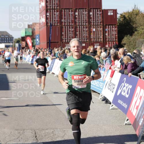 03.10.2025 - Köhlbrandbrückenlauf Jannik Wohlers http://msf.ph/oto/9054510 03.10.2025 13:09:55 Ziel 4260, 4625, 4718, 4837, 4929, 5520, 5763, 5941, 6308, 6659, 6750 meine-sportfotos.de