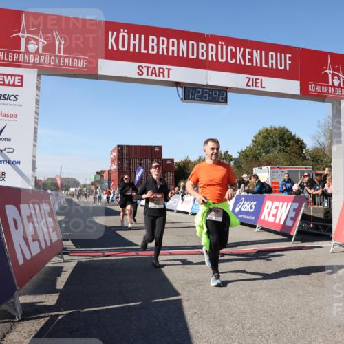 03.10.2025 - Köhlbrandbrückenlauf Lena Gebhardt http://msf.ph/oto/9054531 03.10.2025 13:23:42 Ziel 4285, 4743, 4752, 5093, 5397, 5653, 5855 meine-sportfotos.de