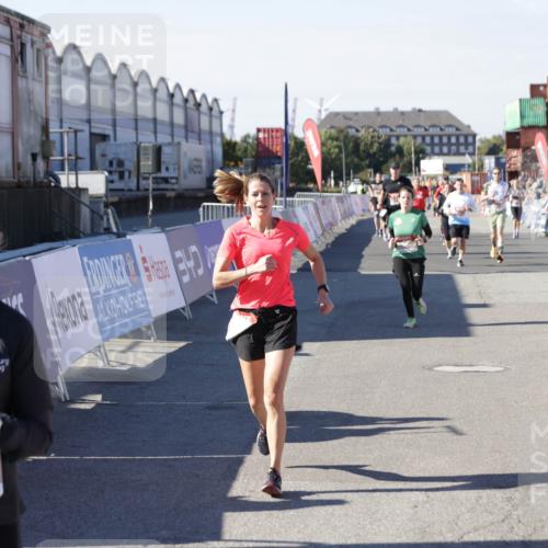 03.10.2025 - Köhlbrandbrückenlauf Jannik Wohlers http://msf.ph/oto/9054533 03.10.2025 13:09:56 Ziel 4260, 4625, 4718, 4787, 4837, 4929, 5520, 5763, 5941, 6083, 6308, 6659, 6750 meine-sportfotos.de