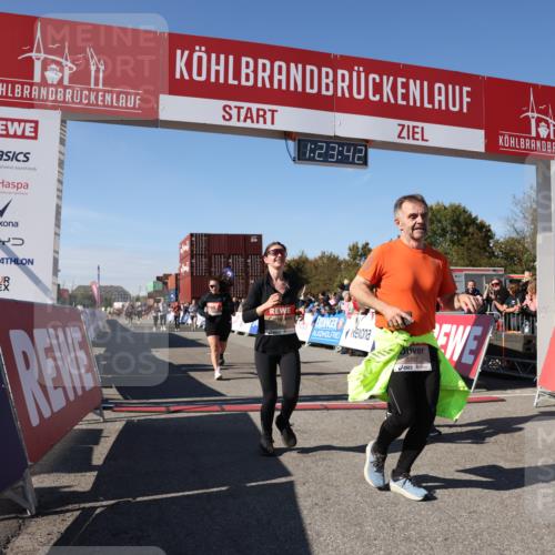 03.10.2025 - Köhlbrandbrückenlauf Lena Gebhardt http://msf.ph/oto/9054541 03.10.2025 13:23:43 Ziel 4285, 4465, 4743, 4752, 5093, 5397, 5653, 5855, 6728 meine-sportfotos.de