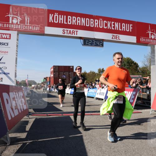 03.10.2025 - Köhlbrandbrückenlauf Lena Gebhardt http://msf.ph/oto/9054553 03.10.2025 13:23:43 Ziel 4285, 4465, 4743, 4752, 5093, 5397, 5653, 5855, 6728 meine-sportfotos.de