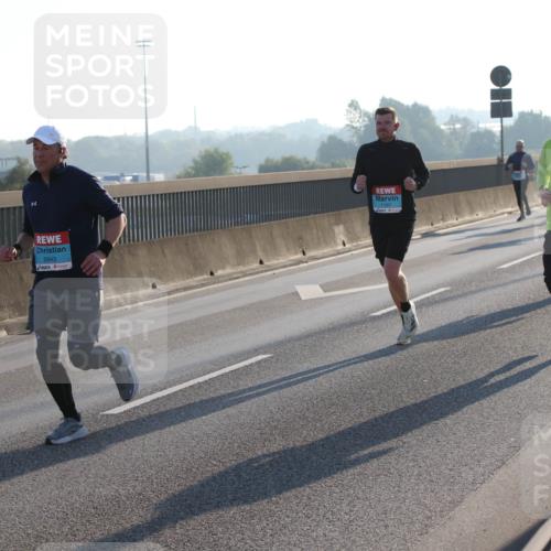 03.10.2025 - Köhlbrandbrückenlauf Lena Gebhardt http://msf.ph/oto/9054558 03.10.2025 09:16:33 Position 1 79, 2843, 1197 meine-sportfotos.de