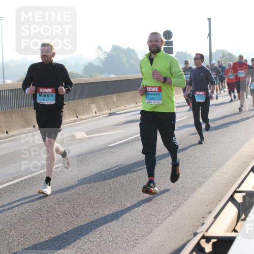 03.10.2025 - Köhlbrandbrückenlauf Lena Gebhardt http://msf.ph/oto/9054590 03.10.2025 09:16:34 Position 1 1197, 2889 meine-sportfotos.de