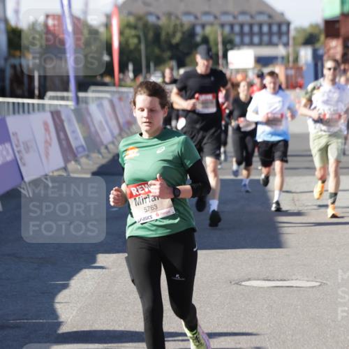 03.10.2025 - Köhlbrandbrückenlauf Jannik Wohlers http://msf.ph/oto/9054602 03.10.2025 13:09:58 Ziel 4260, 4625, 4718, 4787, 4837, 4929, 5520, 5763, 5941, 6083, 6750, 6764 meine-sportfotos.de