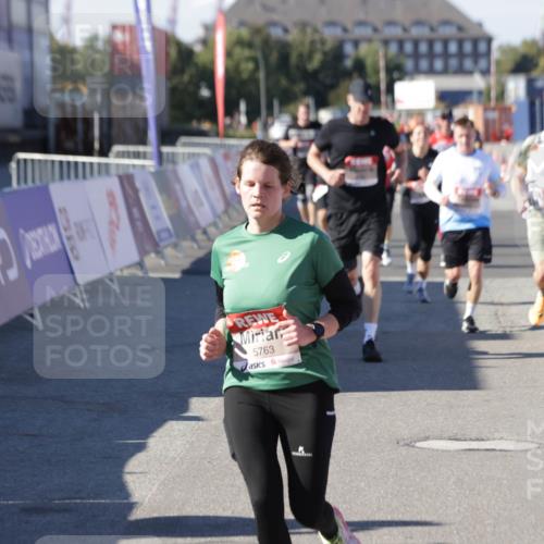 03.10.2025 - Köhlbrandbrückenlauf Jannik Wohlers http://msf.ph/oto/9054606 03.10.2025 13:09:58 Ziel 4260, 4625, 4718, 4787, 4837, 4929, 5520, 5763, 5941, 6083, 6750, 6764 meine-sportfotos.de
