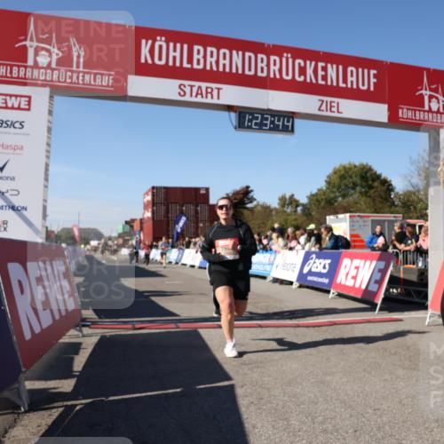 03.10.2025 - Köhlbrandbrückenlauf Lena Gebhardt http://msf.ph/oto/9054608 03.10.2025 13:23:44 Ziel 4285, 4465, 4743, 4752, 4918, 5081, 5093, 5397, 5653, 5855, 6728 meine-sportfotos.de