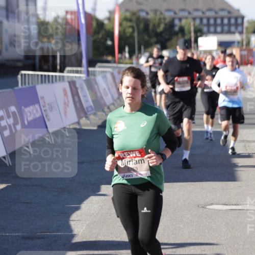03.10.2025 - Köhlbrandbrückenlauf Jannik Wohlers http://msf.ph/oto/9054611 03.10.2025 13:09:59 Ziel 4260, 4625, 4718, 4787, 4837, 4929, 5520, 5763, 5941, 6083, 6428, 6432, 6750, 6764 meine-sportfotos.de