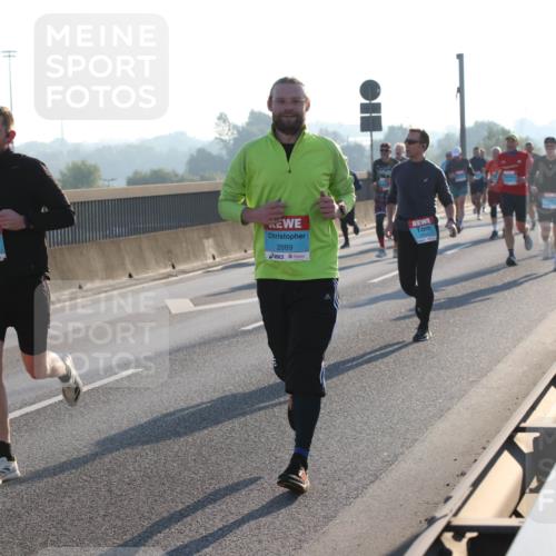 03.10.2025 - Köhlbrandbrückenlauf Lena Gebhardt http://msf.ph/oto/9054612 03.10.2025 09:16:35 Position 1 1197, 2889 meine-sportfotos.de