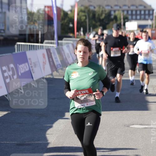 03.10.2025 - Köhlbrandbrückenlauf Jannik Wohlers http://msf.ph/oto/9054614 03.10.2025 13:09:59 Ziel 4260, 4625, 4718, 4787, 4837, 4929, 5520, 5763, 5941, 6083, 6428, 6432, 6750, 6764 meine-sportfotos.de