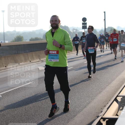 03.10.2025 - Köhlbrandbrückenlauf Lena Gebhardt http://msf.ph/oto/9054615 03.10.2025 09:16:35 Position 1 1197, 2889 meine-sportfotos.de