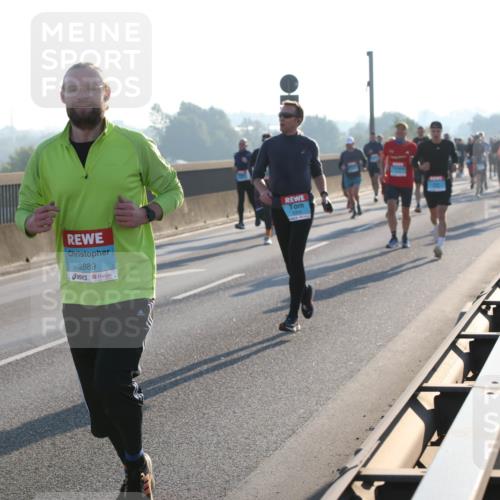 03.10.2025 - Köhlbrandbrückenlauf Lena Gebhardt http://msf.ph/oto/9054628 03.10.2025 09:16:35 Position 1 2889 meine-sportfotos.de