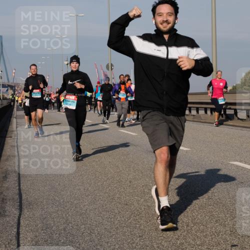 03.10.2025 - Köhlbrandbrückenlauf Fabian Wolf http://msf.ph/oto/9054631 03.10.2025 10:02:46 Position 3 2810, 2076 meine-sportfotos.de
