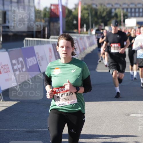 03.10.2025 - Köhlbrandbrückenlauf Jannik Wohlers http://msf.ph/oto/9054643 03.10.2025 13:09:59 Ziel 4260, 4625, 4718, 4787, 4837, 4929, 5520, 5763, 5941, 6083, 6428, 6432, 6750, 6764 meine-sportfotos.de