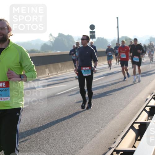 03.10.2025 - Köhlbrandbrückenlauf Lena Gebhardt http://msf.ph/oto/9054645 03.10.2025 09:16:35 Position 1 2889 meine-sportfotos.de