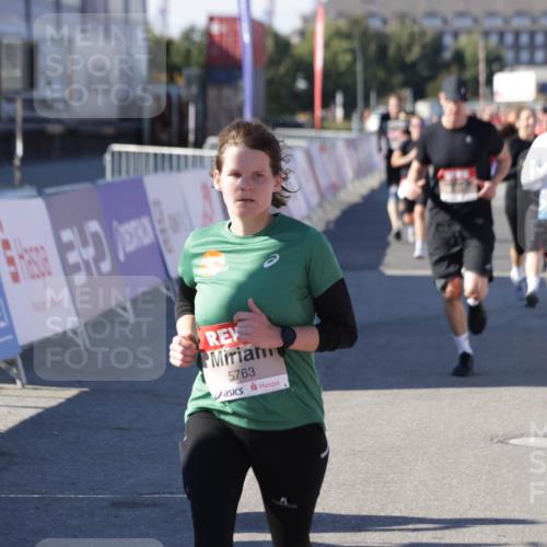 03.10.2025 - Köhlbrandbrückenlauf Jannik Wohlers http://msf.ph/oto/9054649 03.10.2025 13:09:59 Ziel 4260, 4625, 4718, 4787, 4837, 4929, 5520, 5763, 5941, 6083, 6428, 6432, 6750, 6764 meine-sportfotos.de