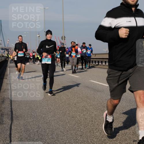 03.10.2025 - Köhlbrandbrückenlauf Fabian Wolf http://msf.ph/oto/9054654 03.10.2025 10:02:46 Position 3 2076 meine-sportfotos.de