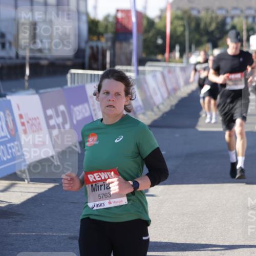 03.10.2025 - Köhlbrandbrückenlauf Jannik Wohlers http://msf.ph/oto/9054660 03.10.2025 13:09:59 Ziel 4260, 4625, 4718, 4787, 4837, 4929, 5520, 5763, 5941, 6083, 6428, 6432, 6750, 6764 meine-sportfotos.de