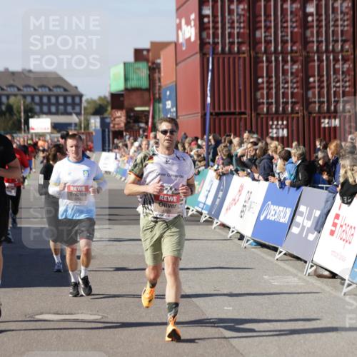 03.10.2025 - Köhlbrandbrückenlauf Jannik Wohlers http://msf.ph/oto/9054663 03.10.2025 13:10:00 Ziel 4260, 4625, 4718, 4787, 4837, 4929, 5520, 5763, 5941, 6083, 6111, 6428, 6432, 6750, 6764 meine-sportfotos.de