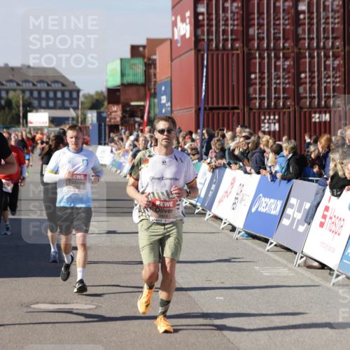 03.10.2025 - Köhlbrandbrückenlauf Jannik Wohlers http://msf.ph/oto/9054675 03.10.2025 13:10:00 Ziel 4260, 4625, 4718, 4787, 4837, 4929, 5520, 5763, 5941, 6083, 6111, 6428, 6432, 6750, 6764 meine-sportfotos.de