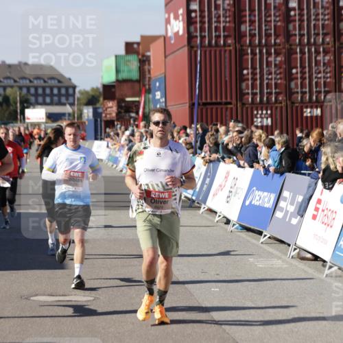 03.10.2025 - Köhlbrandbrückenlauf Jannik Wohlers http://msf.ph/oto/9054679 03.10.2025 13:10:01 Ziel 4196, 4260, 4625, 4718, 4787, 4837, 4929, 5520, 5763, 5977, 6083, 6111, 6428, 6432, 6750, 6764 meine-sportfotos.de