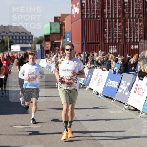 03.10.2025 - Köhlbrandbrückenlauf Jannik Wohlers http://msf.ph/oto/9054681 03.10.2025 13:10:01 Ziel 4196, 4260, 4625, 4718, 4787, 4837, 4929, 5520, 5763, 5977, 6083, 6111, 6428, 6432, 6750, 6764 meine-sportfotos.de