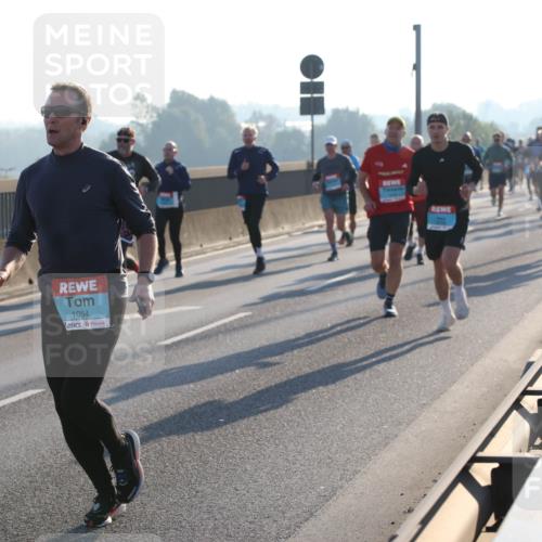 03.10.2025 - Köhlbrandbrückenlauf Lena Gebhardt http://msf.ph/oto/9054687 03.10.2025 09:16:37 Position 1 1054 meine-sportfotos.de