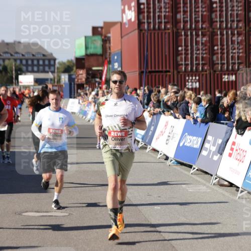 03.10.2025 - Köhlbrandbrückenlauf Jannik Wohlers http://msf.ph/oto/9054690 03.10.2025 13:10:01 Ziel 4196, 4260, 4625, 4718, 4787, 4837, 4929, 5520, 5763, 5977, 6083, 6111, 6428, 6432, 6750, 6764 meine-sportfotos.de
