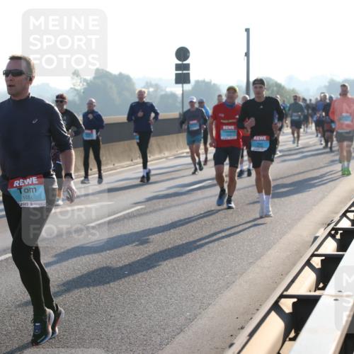 03.10.2025 - Köhlbrandbrückenlauf Lena Gebhardt http://msf.ph/oto/9054697 03.10.2025 09:16:37 Position 1 1054 meine-sportfotos.de
