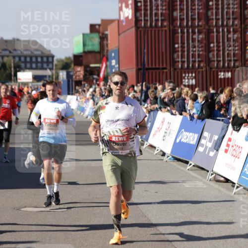 03.10.2025 - Köhlbrandbrückenlauf Jannik Wohlers http://msf.ph/oto/9054700 03.10.2025 13:10:01 Ziel 4196, 4260, 4625, 4718, 4787, 4837, 4929, 5520, 5763, 5977, 6083, 6111, 6428, 6432, 6750, 6764 meine-sportfotos.de