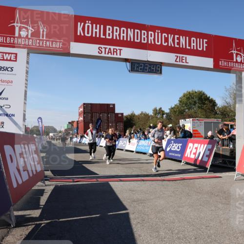 03.10.2025 - Köhlbrandbrückenlauf Lena Gebhardt http://msf.ph/oto/9054704 03.10.2025 13:23:49 Ziel 4285, 4465, 4743, 4918, 5081, 5093, 5397, 5431, 5742, 5855, 6728 meine-sportfotos.de