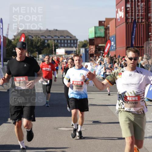 03.10.2025 - Köhlbrandbrückenlauf Jannik Wohlers http://msf.ph/oto/9054710 03.10.2025 13:10:01 Ziel 4196, 4260, 4625, 4718, 4787, 4837, 4929, 5520, 5763, 5977, 6083, 6111, 6428, 6432, 6750, 6764 meine-sportfotos.de