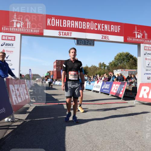 03.10.2025 - Köhlbrandbrückenlauf Lena Gebhardt http://msf.ph/oto/9054713 03.10.2025 13:07:28 Ziel 4113, 4254, 4287, 4288, 4375, 4590, 4636, 4649, 4794, 4806, 5645, 5646, 5870, 5872, 6459 meine-sportfotos.de