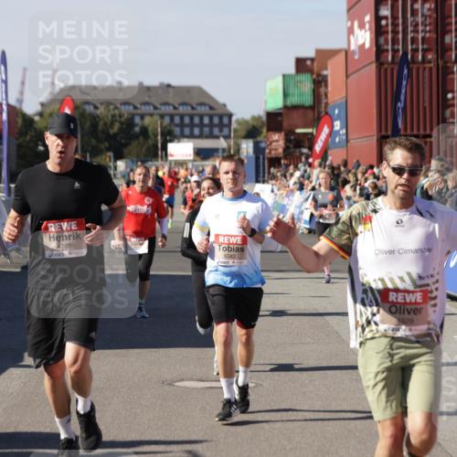 03.10.2025 - Köhlbrandbrückenlauf Jannik Wohlers http://msf.ph/oto/9054721 03.10.2025 13:10:01 Ziel 4196, 4260, 4625, 4718, 4787, 4837, 4929, 5520, 5763, 5977, 6083, 6111, 6428, 6432, 6750, 6764 meine-sportfotos.de