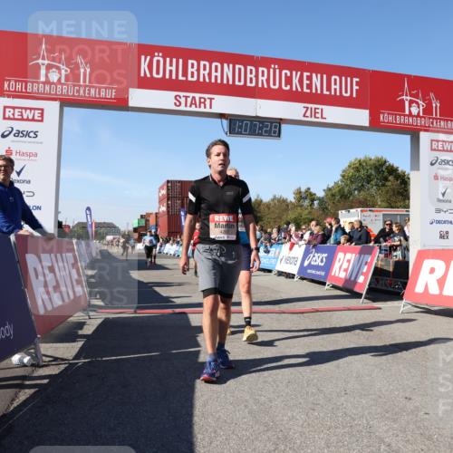 03.10.2025 - Köhlbrandbrückenlauf Lena Gebhardt http://msf.ph/oto/9054724 03.10.2025 13:07:28 Ziel 4113, 4254, 4287, 4288, 4375, 4590, 4636, 4649, 4794, 4806, 5645, 5646, 5870, 5872, 6459 meine-sportfotos.de