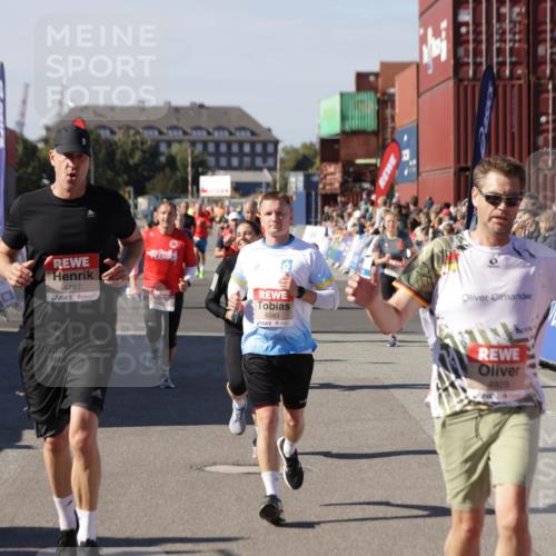 03.10.2025 - Köhlbrandbrückenlauf Jannik Wohlers http://msf.ph/oto/9054728 03.10.2025 13:10:02 Ziel 4196, 4260, 4573, 4718, 4730, 4787, 4837, 4929, 5520, 5763, 5977, 6083, 6111, 6428, 6432, 6750, 6764 meine-sportfotos.de