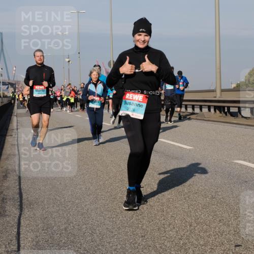 03.10.2025 - Köhlbrandbrückenlauf Fabian Wolf http://msf.ph/oto/9054730 03.10.2025 10:02:48 Position 3 2810, 2076 meine-sportfotos.de