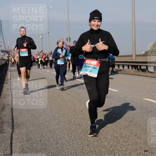 03.10.2025 - Köhlbrandbrückenlauf Fabian Wolf http://msf.ph/oto/9054741 03.10.2025 10:02:48 Position 3 2810, 2076, 2943 meine-sportfotos.de