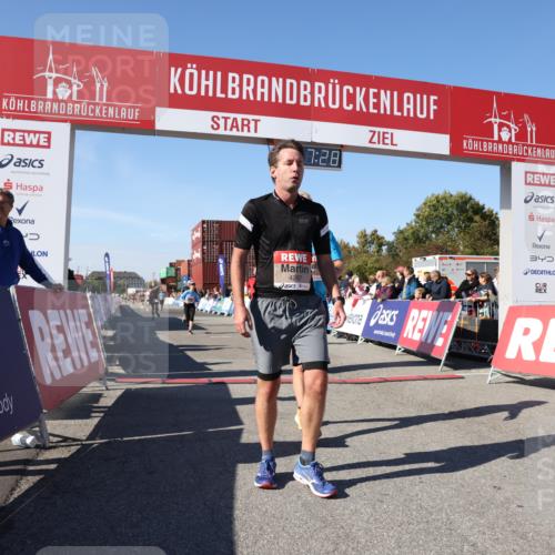 03.10.2025 - Köhlbrandbrückenlauf Lena Gebhardt http://msf.ph/oto/9054745 03.10.2025 13:07:29 Ziel 4113, 4254, 4287, 4288, 4375, 4590, 4636, 4649, 4794, 4806, 5645, 5646, 5870, 5872, 6459 meine-sportfotos.de