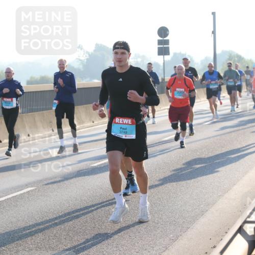 03.10.2025 - Köhlbrandbrückenlauf Lena Gebhardt http://msf.ph/oto/9054752 03.10.2025 09:16:39 Position 1 3749 meine-sportfotos.de