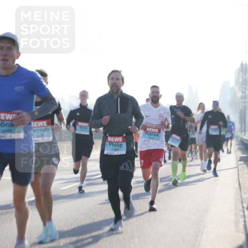 03.10.2025 - Köhlbrandbrückenlauf Jannik Wohlers http://msf.ph/oto/9054766 03.10.2025 09:12:35 Position 3 3248, 3008, 1184, 3618, 00 meine-sportfotos.de