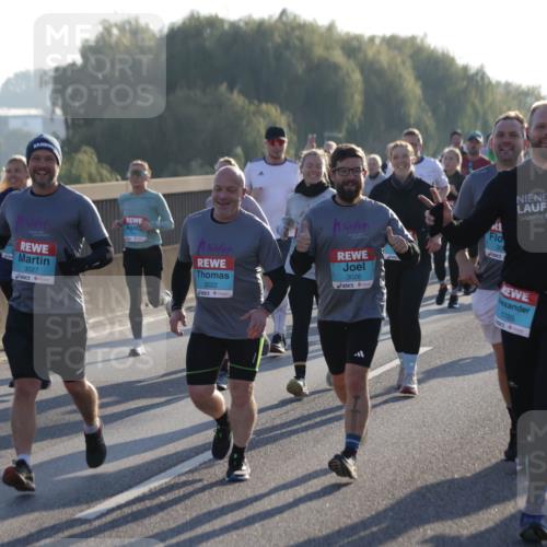 03.10.2025 - Köhlbrandbrückenlauf Jannik Wohlers http://msf.ph/oto/9054773 03.10.2025 09:20:23 Position 3 3027, 3022, 3026, 1785 meine-sportfotos.de