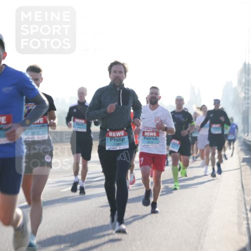 03.10.2025 - Köhlbrandbrückenlauf Jannik Wohlers http://msf.ph/oto/9054776 03.10.2025 09:12:35 Position 3 3248, 3008, 1184, 3618 meine-sportfotos.de