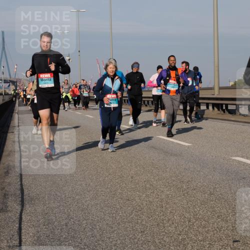 03.10.2025 - Köhlbrandbrückenlauf Fabian Wolf http://msf.ph/oto/9054778 03.10.2025 10:02:49 Position 3 2810, 2200, 207 meine-sportfotos.de