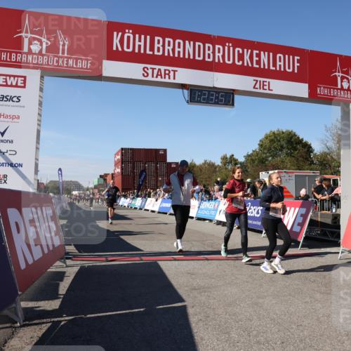 03.10.2025 - Köhlbrandbrückenlauf Lena Gebhardt http://msf.ph/oto/9054780 03.10.2025 13:23:51 Ziel 4285, 4465, 4743, 4918, 5081, 5093, 5397, 5431, 5709, 5742, 5855, 6728 meine-sportfotos.de