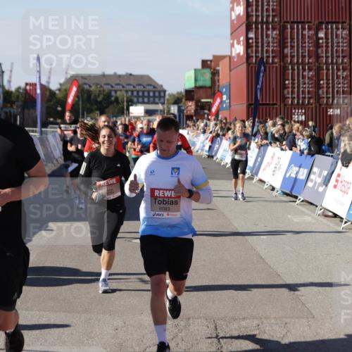 03.10.2025 - Köhlbrandbrückenlauf Jannik Wohlers http://msf.ph/oto/9054781 03.10.2025 13:10:03 Ziel 4196, 4260, 4573, 4718, 4730, 4787, 4837, 4929, 5763, 5977, 6083, 6111, 6428, 6432, 6750, 6764 meine-sportfotos.de