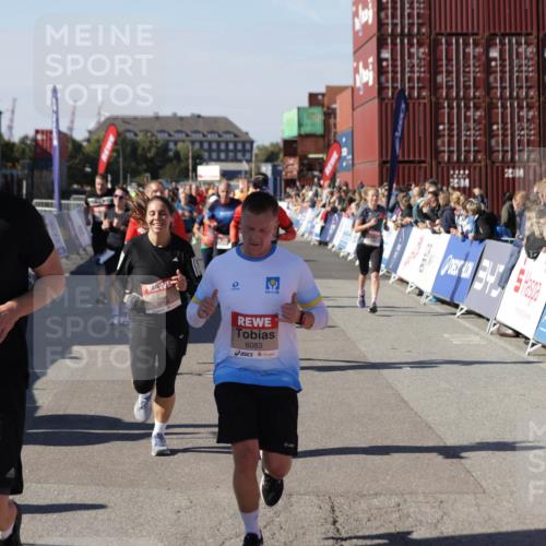 03.10.2025 - Köhlbrandbrückenlauf Jannik Wohlers http://msf.ph/oto/9054785 03.10.2025 13:10:03 Ziel 4196, 4260, 4573, 4718, 4730, 4787, 4837, 4929, 5763, 5977, 6083, 6111, 6428, 6432, 6750, 6764 meine-sportfotos.de