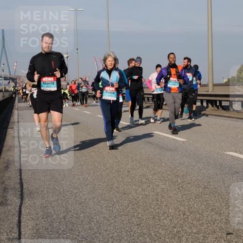 03.10.2025 - Köhlbrandbrückenlauf Fabian Wolf http://msf.ph/oto/9054796 03.10.2025 10:02:49 Position 3 2810, 3570, 2200 meine-sportfotos.de